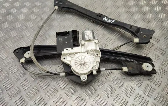 Volkswagen Jetta VI Front door window regulator with motor 5C6837462 3C0959792A