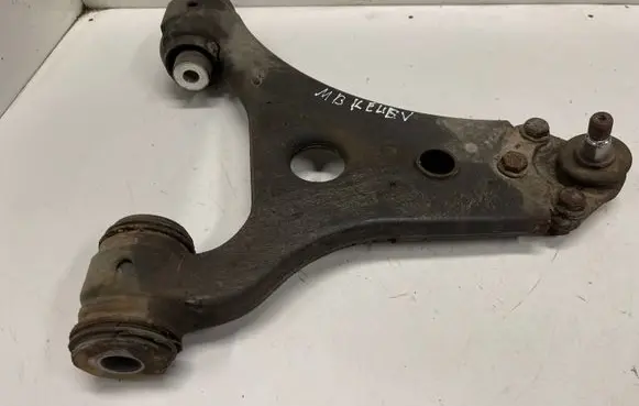 Mercedes-Benz A W169 Front lower control arm/wishbone