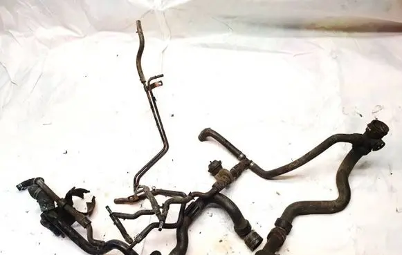 Volkswagen PASSAT B5 Engine coolant pipe/hose 038121071F