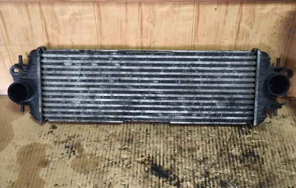 Opel Vivaro Intercooler radiator 7700312903 91166035 868926Q