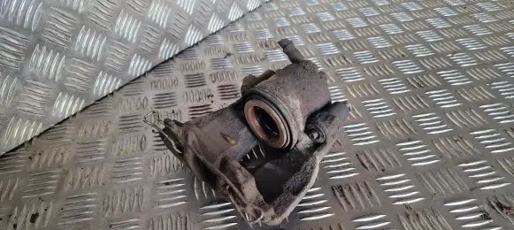 Opel Zafira A Front brake caliper