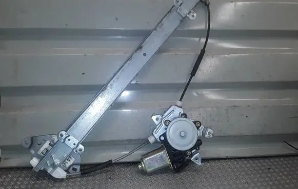 Nissan X-Trail T30 Front door window regulator with motor 