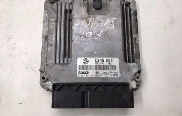 Volkswagen Touran I Engine control unit/module 03G906016M 0281011617