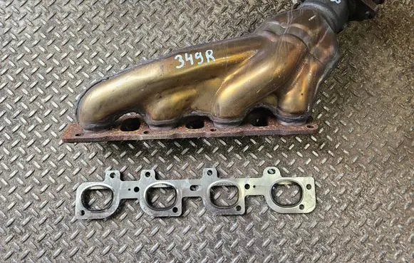 Dodge Challenger Exhaust manifold 