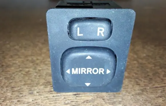 Toyota Corolla E120 E130 Wing mirror switch 769746F 183574