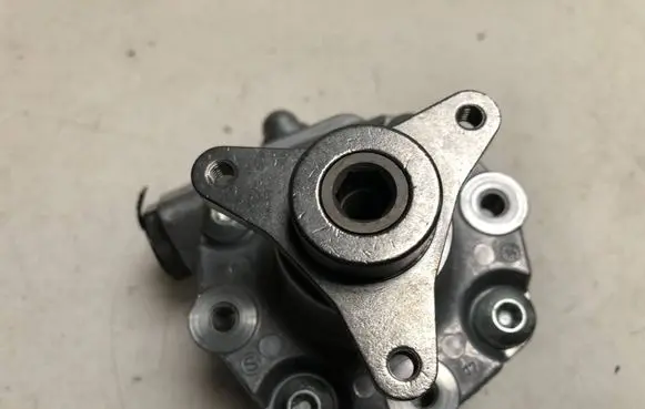 Opel Movano B Power steering pump 95514774 4406546GR