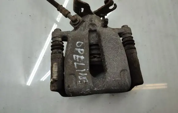 Opel Insignia A Rear brake caliper