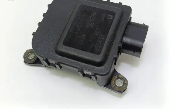 Volkswagen PASSAT B5.5 Air flap motor/actuator 8D1820511B