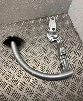 Volkswagen PASSAT B6 Tailgate/trunk/boot hinge 3C5827301A