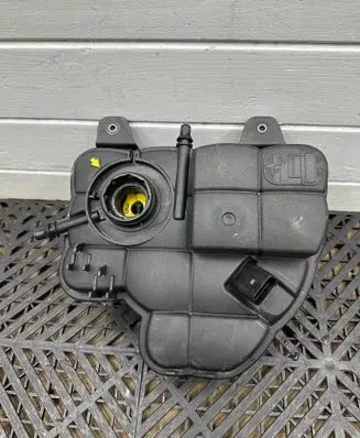 Coolant expansion tank/reservoir