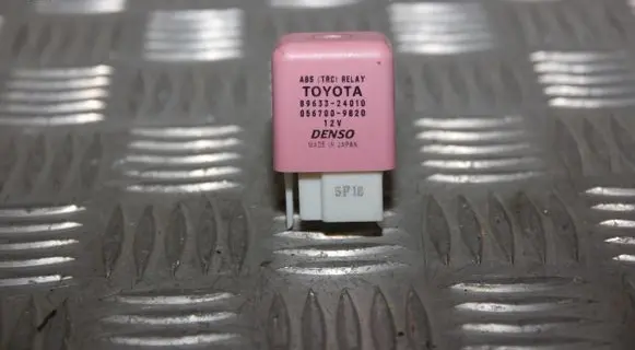 Toyota Land Cruiser (J120) ABS relay 8963324010 0567009820