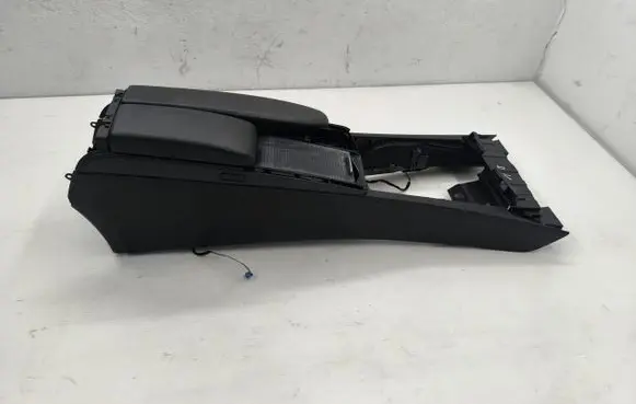 Mercedes-Benz C W204 Center console A2046800050