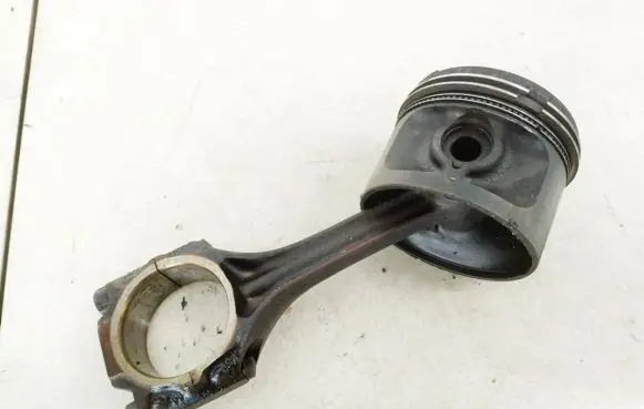Volkswagen Golf III Piston with connecting rod 053f