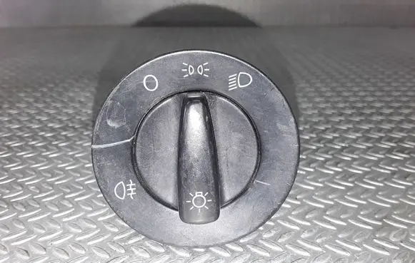 Volkswagen Golf IV Light switch 1C0941531