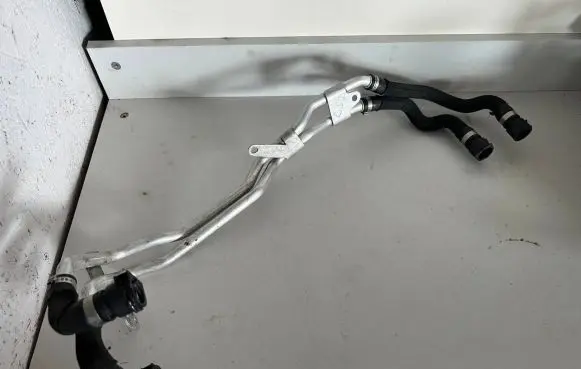 BMW 5 G30 G31 EGR valve line/pipe/hose 8571601