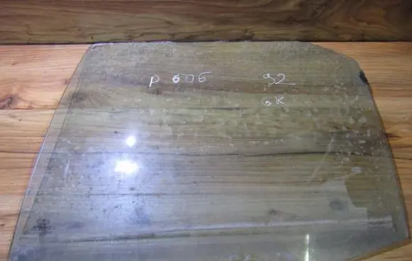 Peugeot 605 Rear door window glass