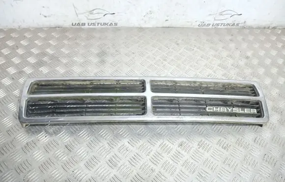Chrysler Grand Voyager II Front bumper upper radiator grill
