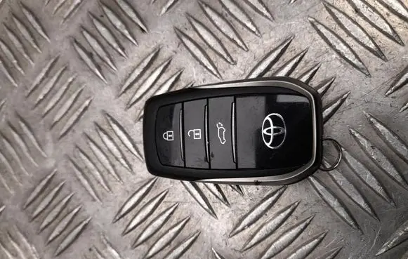 Toyota C-HR II Ignition key/card 
