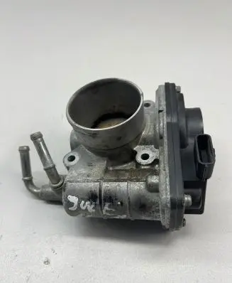 Nissan Juke I F15 Throttle valve SERA52601 0305
