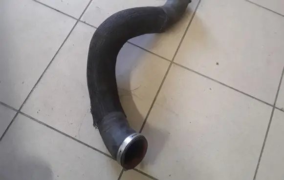 Chrysler 300 - 300C Intercooler hose/pipe 04861689AB