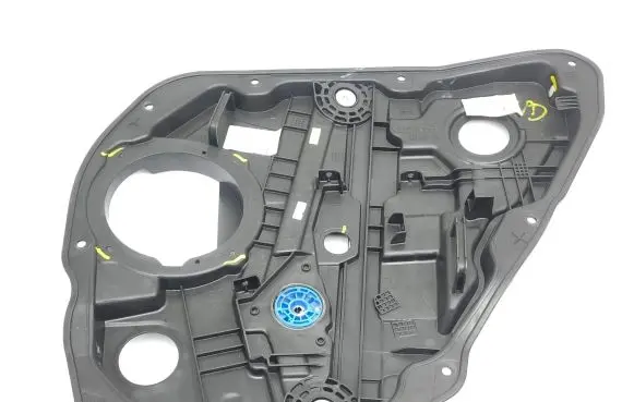 Rear window lifting mechanism without motor