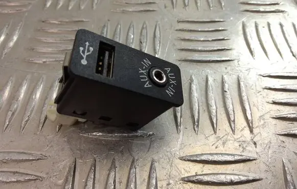 BMW 5 F10 F11 USB socket connector 9237653