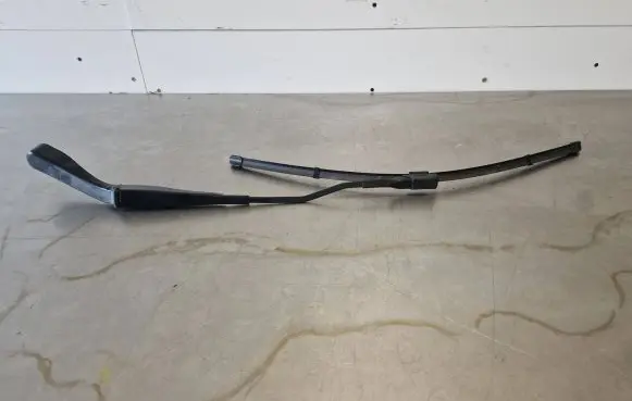 Mercedes-Benz E W213 Front wiper blade arm A2138205302