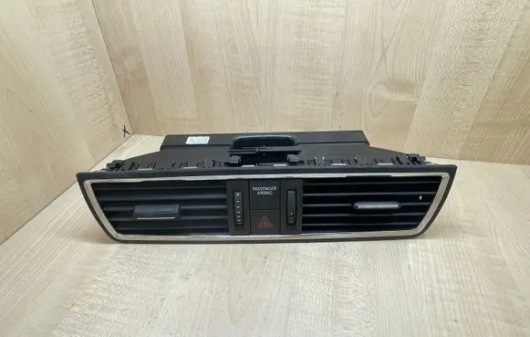 Seat Toledo IV (NH) Dash center air vent grill 5JA820951B 0858100001