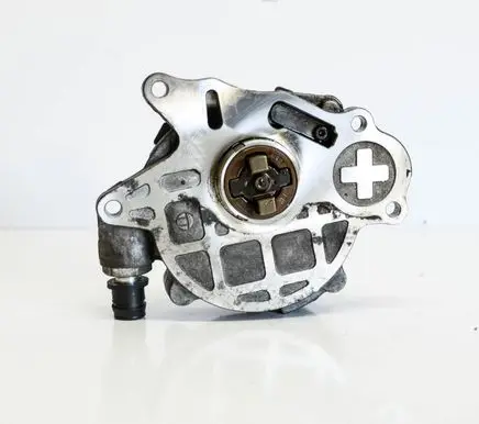Volkswagen Jetta VI Vacuum pump 03L145100G