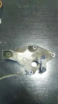 BMW 1 E81 E87 Engine mounting bracket 6775041