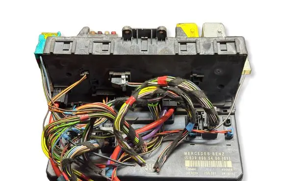 Mercedes-Benz Vito Viano W639 SAM control unit 6399005400