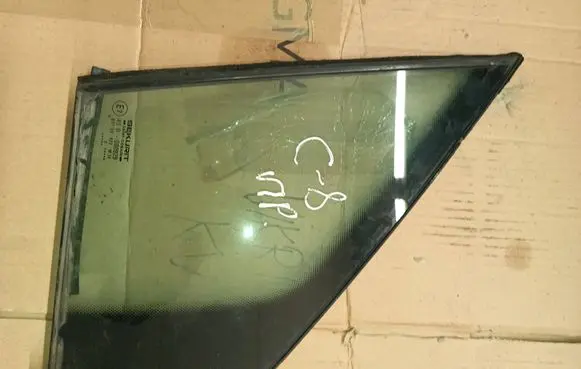 Peugeot 807 Front door vent window glass four-door 