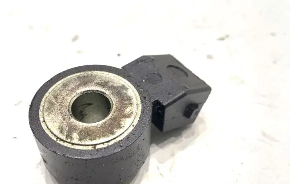 BMW 5 G30 G31 G38 Detonation knock sensor 7598861