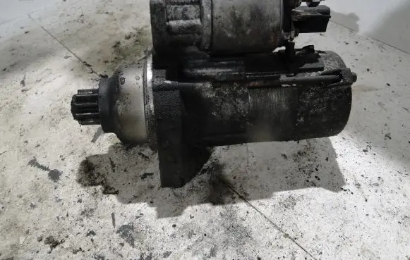 Volkswagen Golf V Starter motor 02M911023N TS18E3