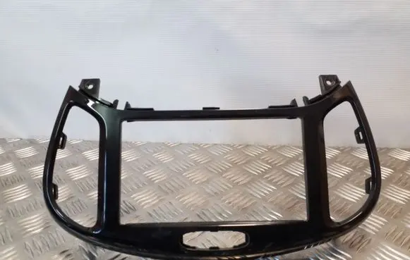 Radio/GPS head unit trim