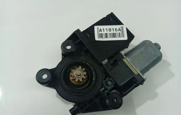 Renault Fluence Front door window regulator motor 0130822478
