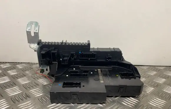 Mercedes-Benz C W204 Fuse module 2049060105 2049019602 5DK00922589