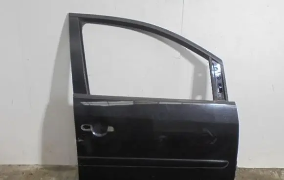 Volkswagen Touran I Front door 