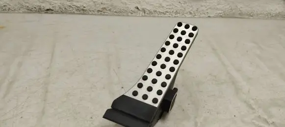 Mercedes-Benz C AMG W205 Accelerator throttle pedal A2043000200