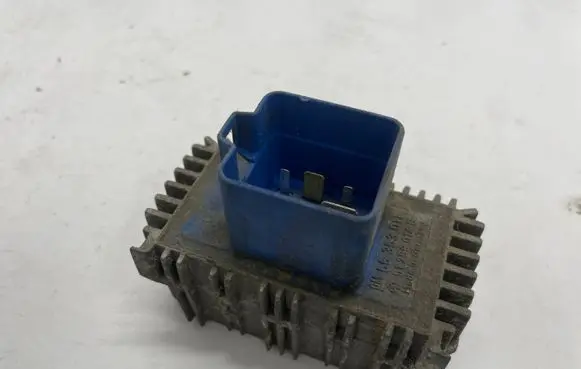 Opel Zafira B Glow plug pre-heat relay 55353011