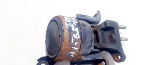 Toyota RAV 4 (XA20) Engine mount bracket