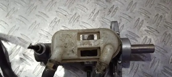 Mitsubishi Grandis Master brake cylinder