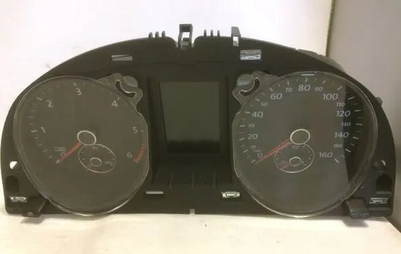 Volkswagen PASSAT B7 Speedometer (instrument cluster) 3AA920970A
