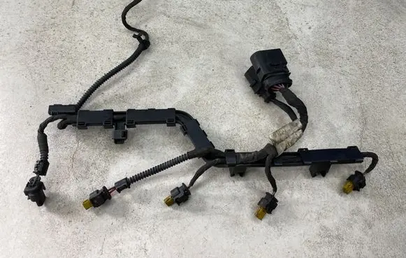 Volkswagen PASSAT CC Fuel injector wires 06J971824
