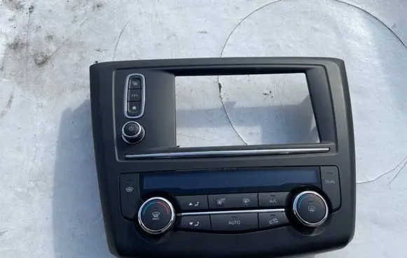 Renault Kadjar Climate control unit 275105707R 20161016 DC12VT95006A