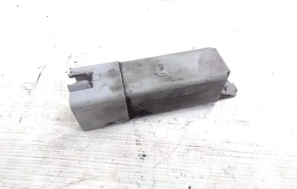 Mercedes-Benz Vito Viano W639 Coolant fan relay A6399820123