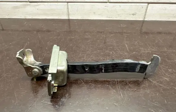 Toyota Prius (XW50) Front door check strap stopper 