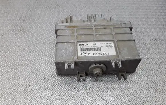 Volkswagen Golf III Engine control unit/module 0261203314 032906026D