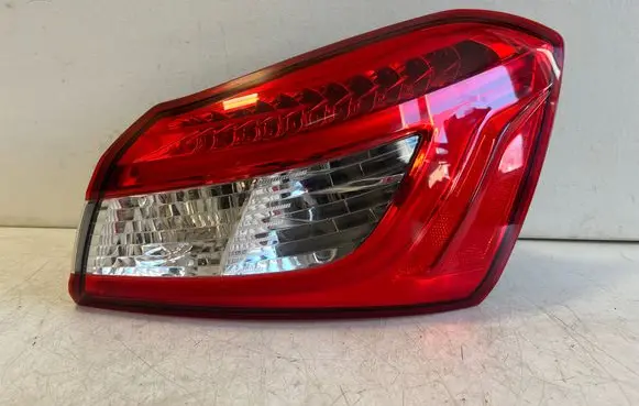 Maserati Ghibli Rear/tail lights 06701071490 SAEM157DX F03550600
