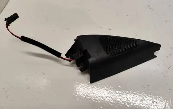 Front door high frequency speaker